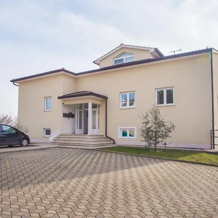 Monsaline Apartman *